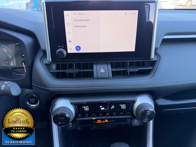 Toyota RAV4 Vehicle Full-screen Gallery Image 17