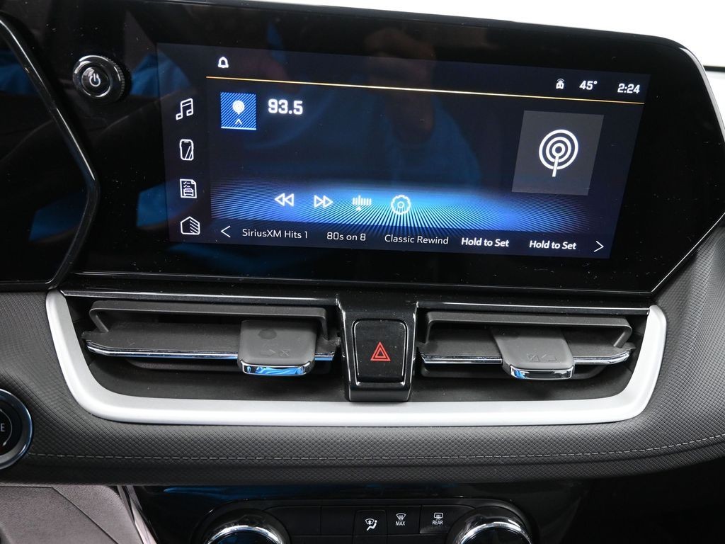 Chevrolet Trailblazer Vehicle Full-screen Gallery Image 12