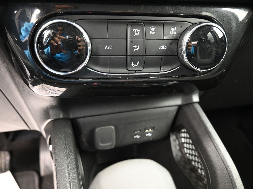 Chevrolet Trailblazer Vehicle Full-screen Gallery Image 13