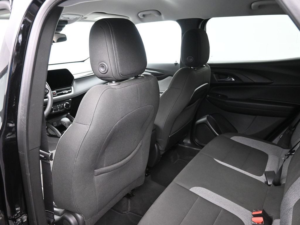 Chevrolet Trailblazer Vehicle Full-screen Gallery Image 15