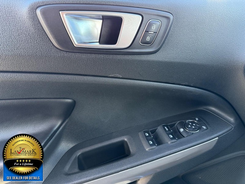 Ford EcoSport Vehicle Full-screen Gallery Image 8