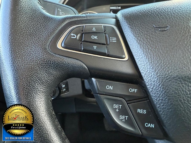 Ford EcoSport Vehicle Full-screen Gallery Image 10