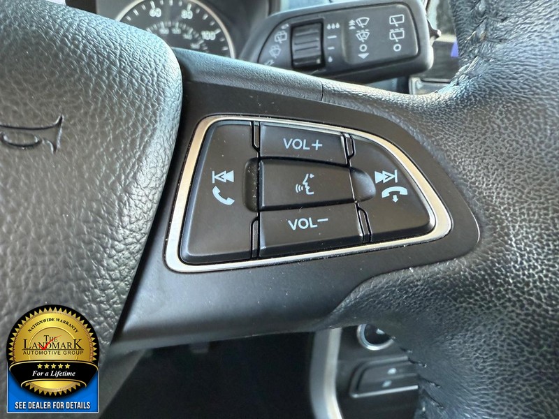 Ford EcoSport Vehicle Full-screen Gallery Image 11