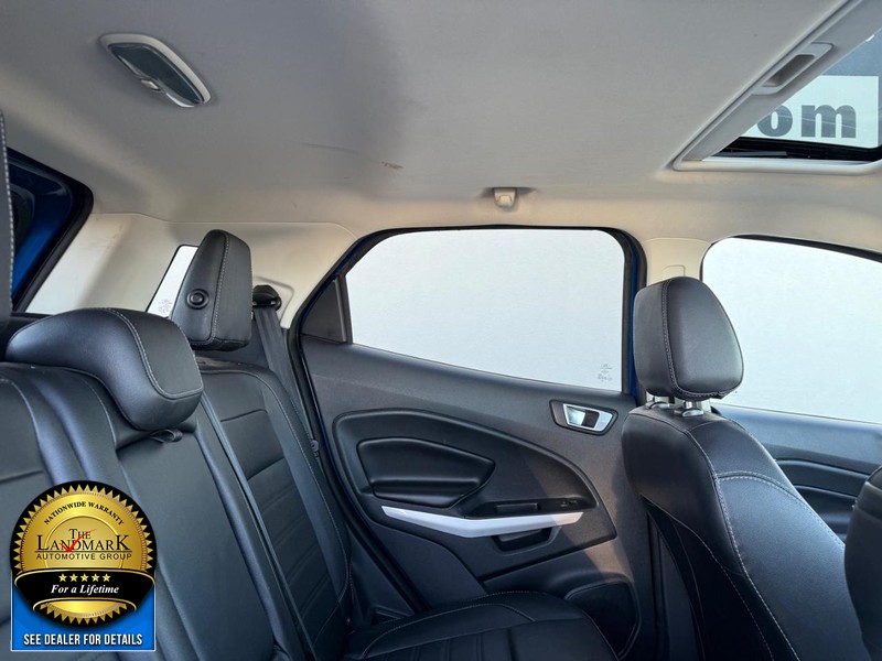 Ford EcoSport Vehicle Full-screen Gallery Image 16