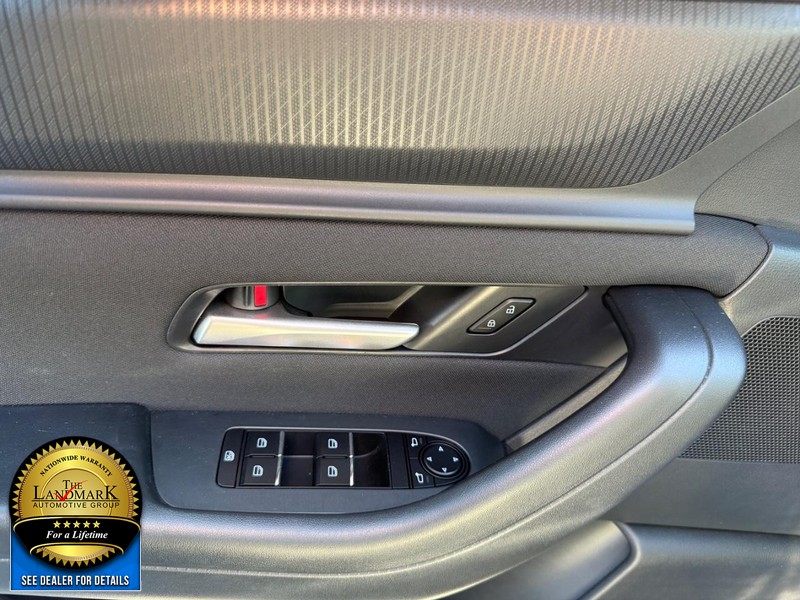 Mazda CX-90 Vehicle Full-screen Gallery Image 8