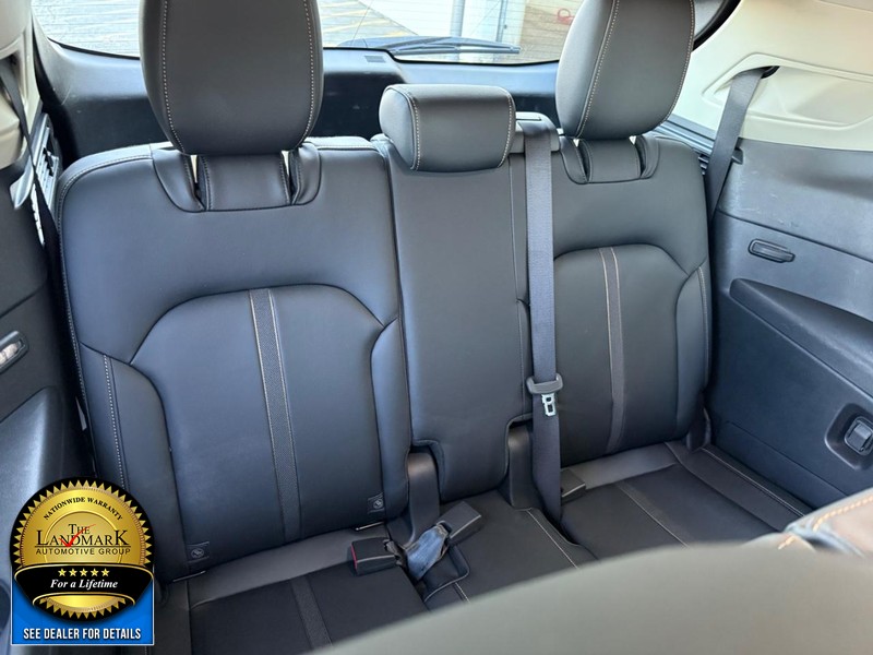 Mazda CX-90 Vehicle Full-screen Gallery Image 16