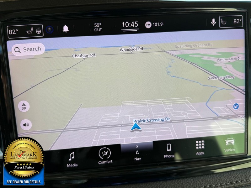 Chrysler Pacifica Vehicle Full-screen Gallery Image 15