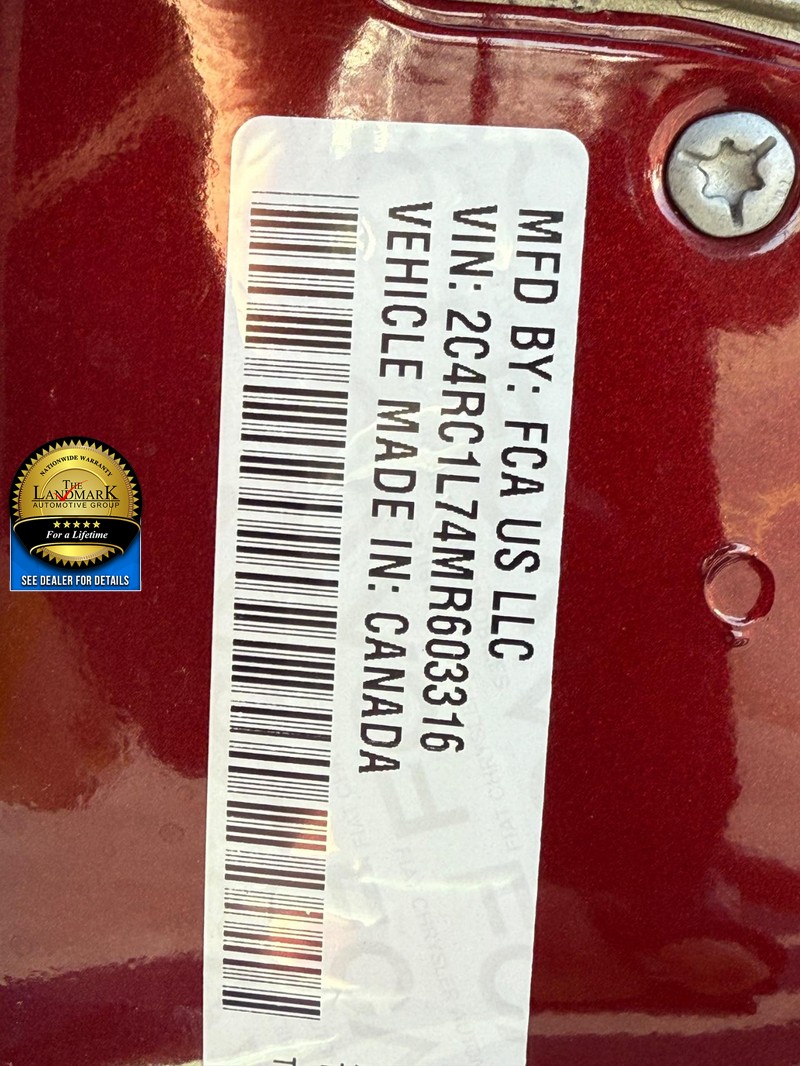 Chrysler Pacifica Vehicle Full-screen Gallery Image 24