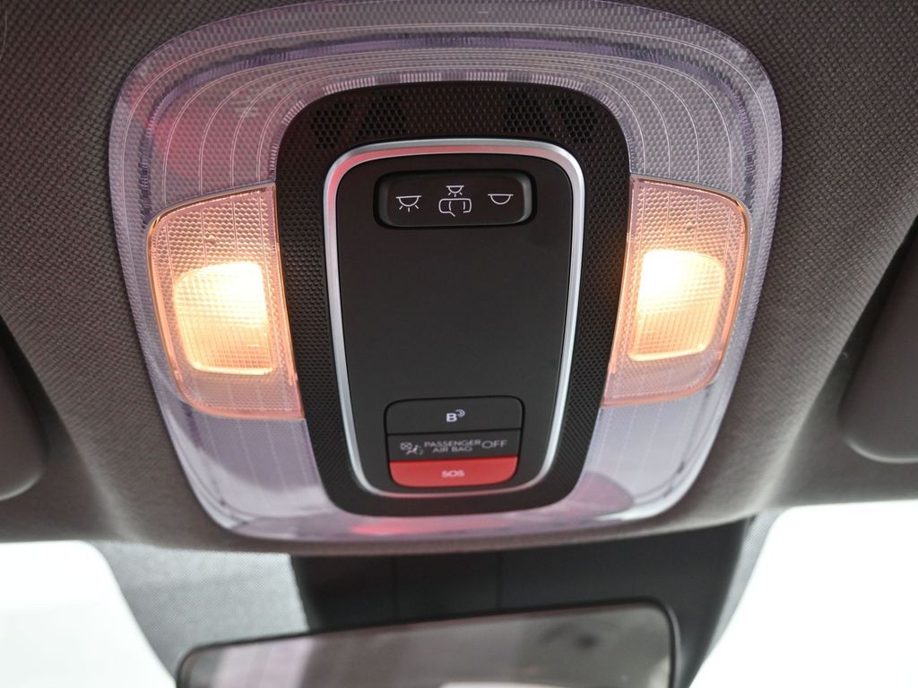 Hyundai Elantra Vehicle Full-screen Gallery Image 15