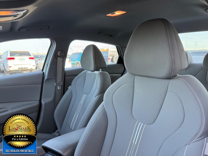 Hyundai Elantra Vehicle Full-screen Gallery Image 9