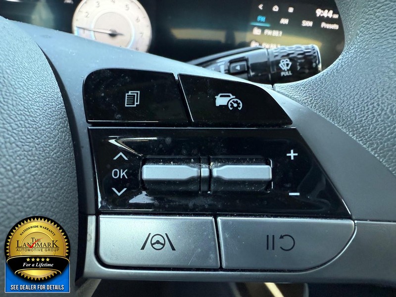 Hyundai Elantra Vehicle Full-screen Gallery Image 11