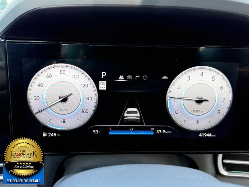Hyundai Elantra Vehicle Full-screen Gallery Image 12
