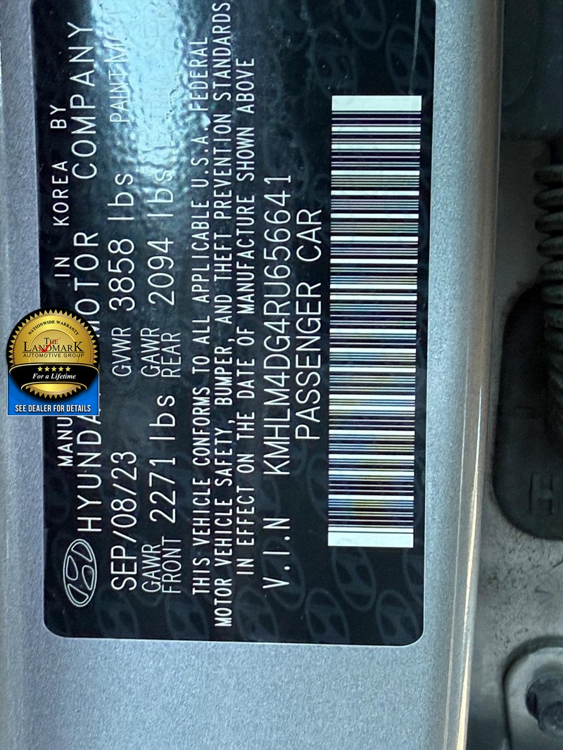 Hyundai Elantra Vehicle Full-screen Gallery Image 21