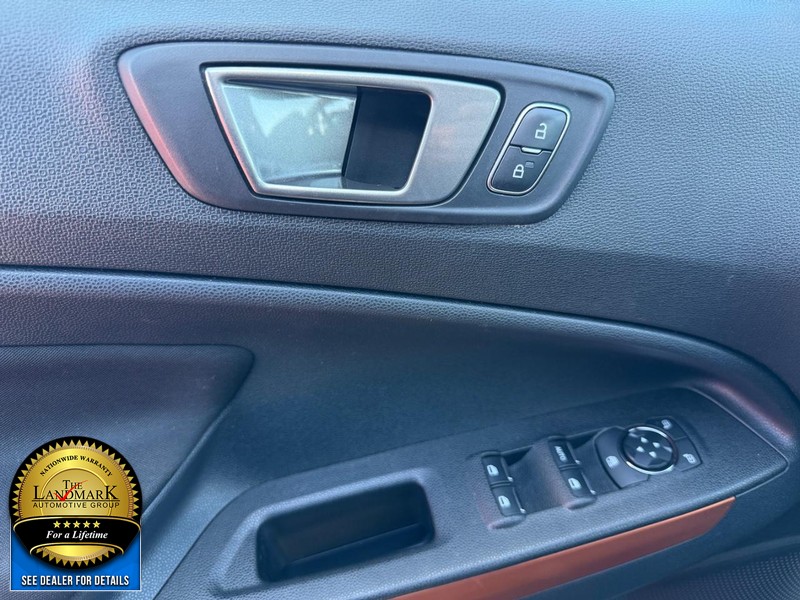 Ford EcoSport Vehicle Full-screen Gallery Image 8