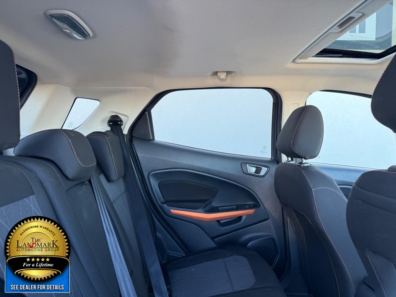 Ford EcoSport Vehicle Full-screen Gallery Image 15