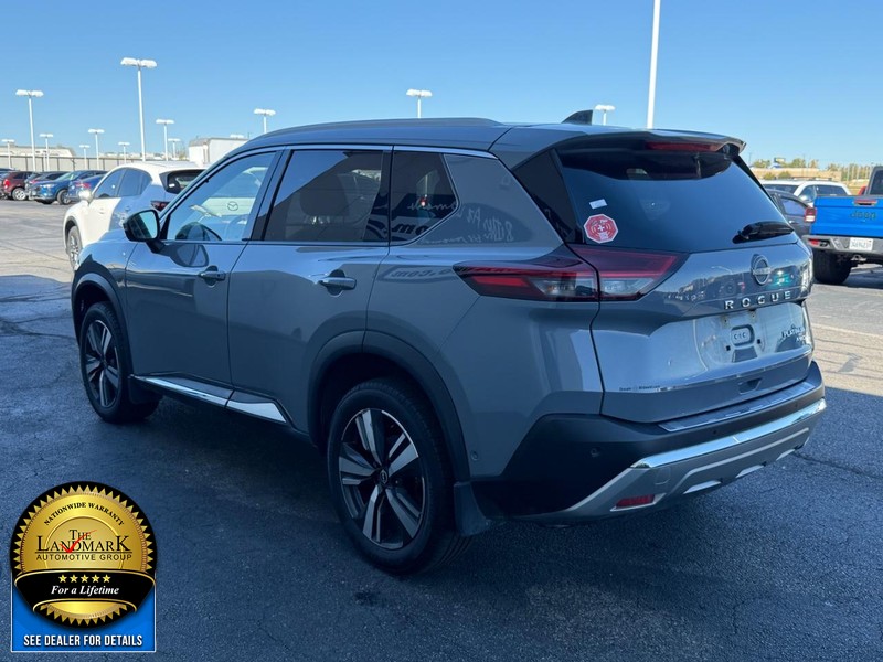 Nissan Rogue Vehicle Full-screen Gallery Image 6