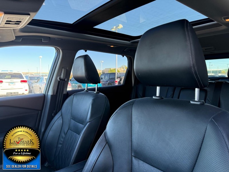 Nissan Rogue Vehicle Full-screen Gallery Image 9