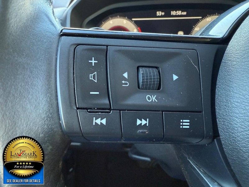 Nissan Rogue Vehicle Full-screen Gallery Image 10