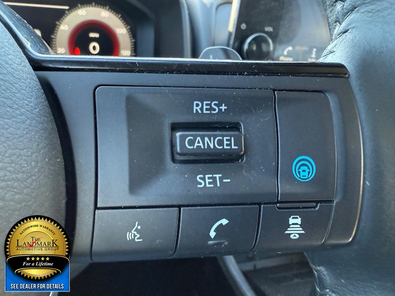 Nissan Rogue Vehicle Full-screen Gallery Image 11