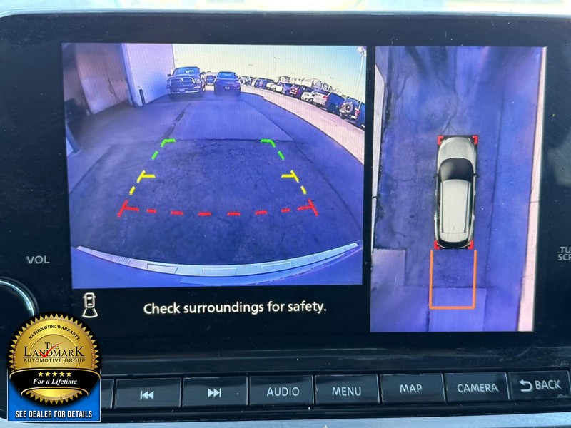 Nissan Rogue Vehicle Full-screen Gallery Image 13