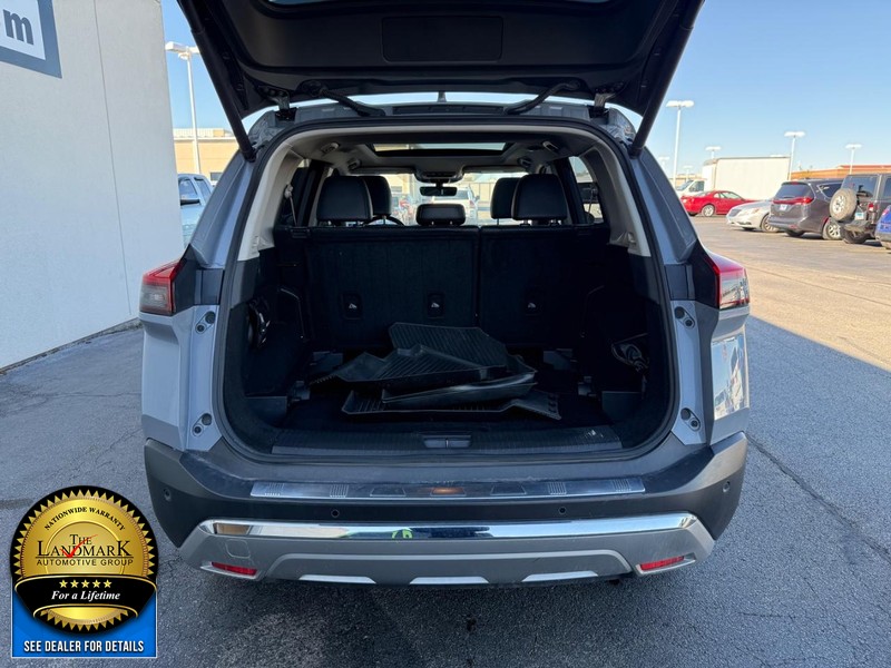 Nissan Rogue Vehicle Full-screen Gallery Image 21