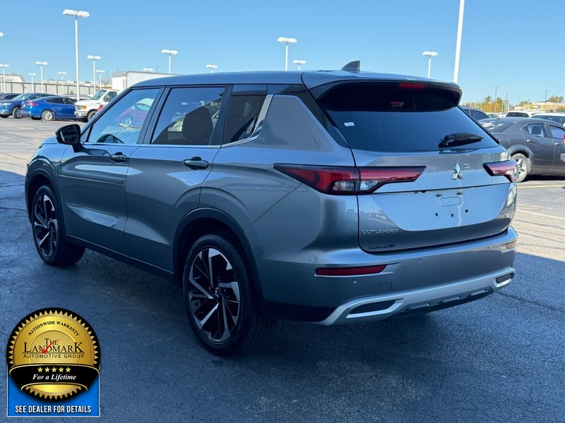 Mitsubishi Outlander Vehicle Full-screen Gallery Image 6