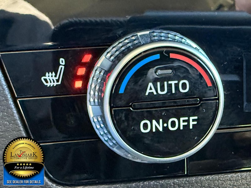 Mitsubishi Outlander Vehicle Full-screen Gallery Image 14