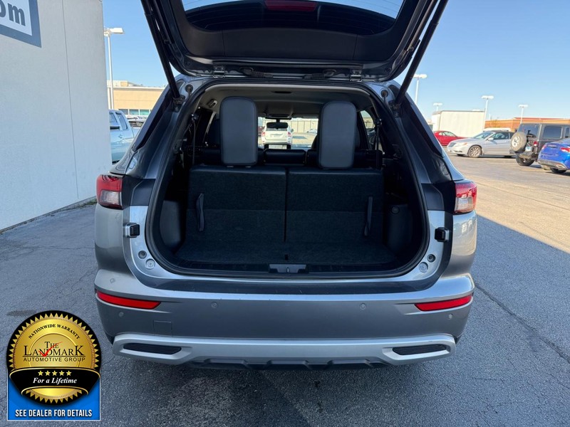 Mitsubishi Outlander Vehicle Full-screen Gallery Image 20