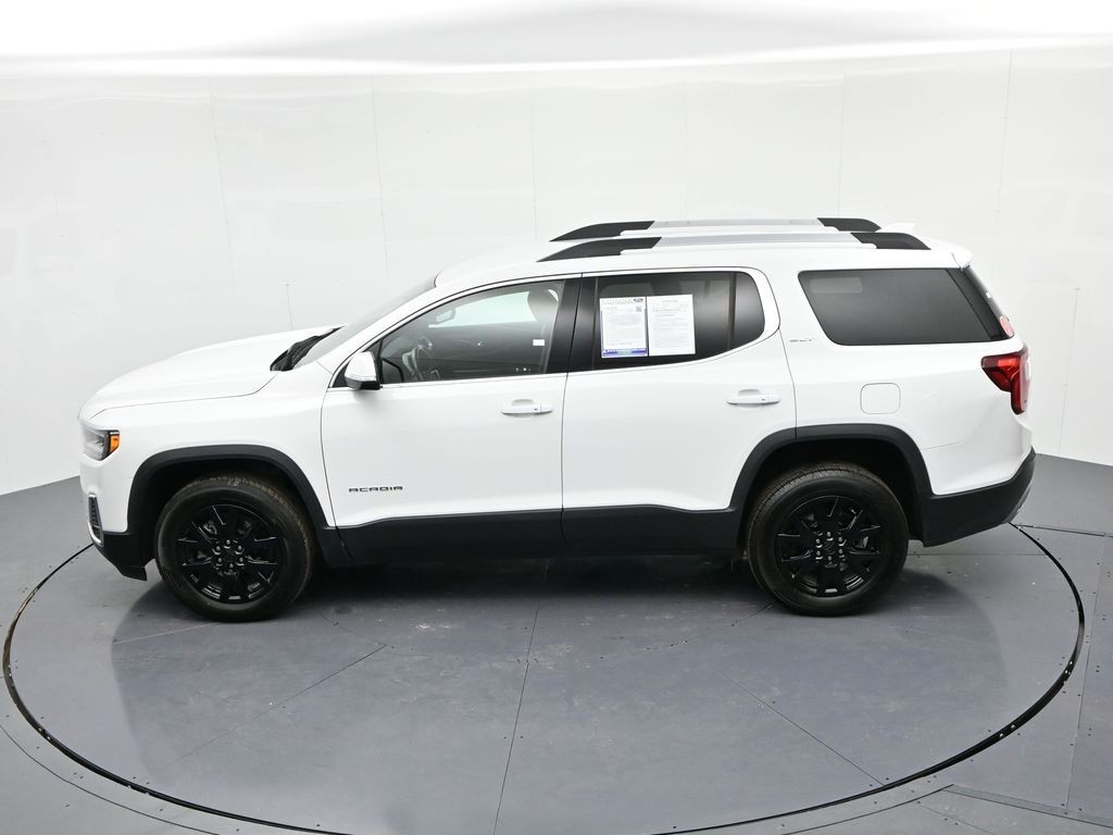 GMC Acadia Vehicle Full-screen Gallery Image 13