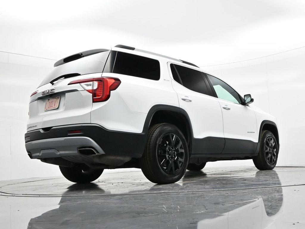 GMC Acadia Vehicle Full-screen Gallery Image 16
