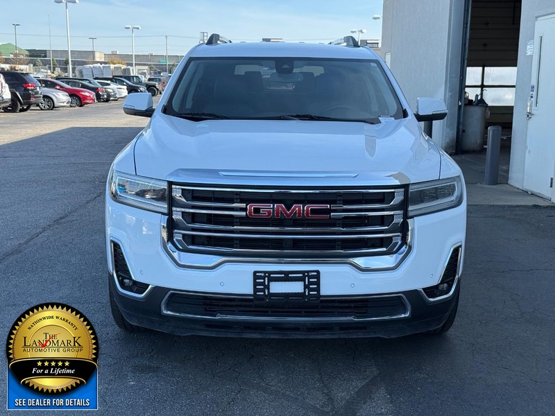 GMC Acadia Vehicle Full-screen Gallery Image 4