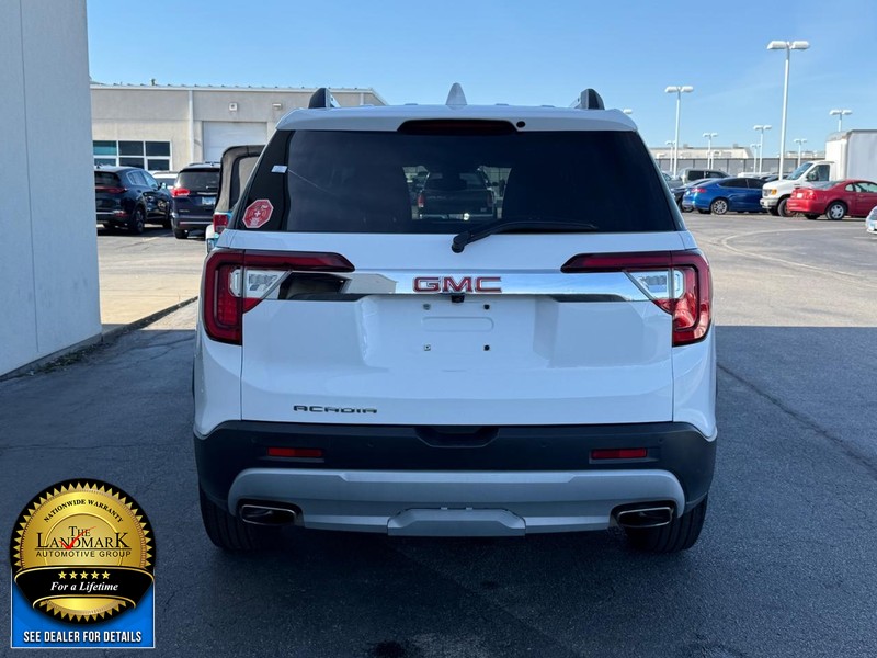 GMC Acadia Vehicle Full-screen Gallery Image 7