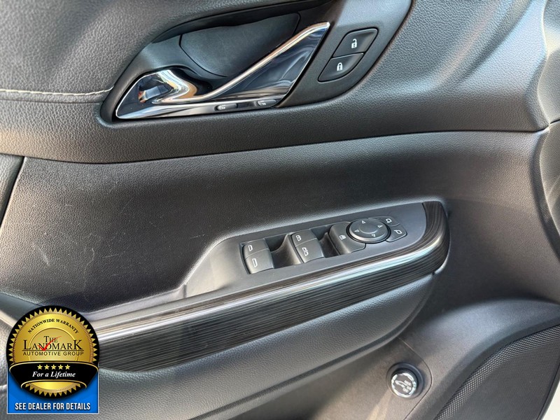 GMC Acadia Vehicle Full-screen Gallery Image 8