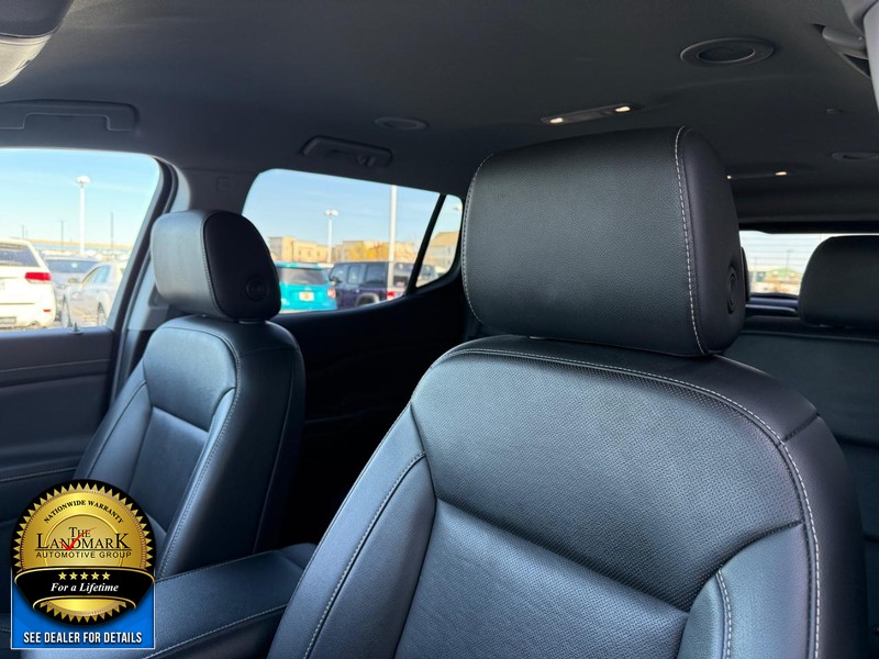 GMC Acadia Vehicle Full-screen Gallery Image 9