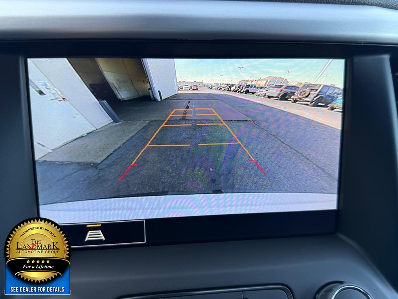 GMC Acadia Vehicle Full-screen Gallery Image 13