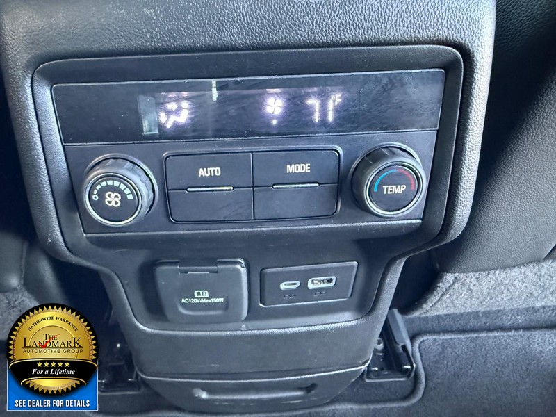 GMC Acadia Vehicle Full-screen Gallery Image 17