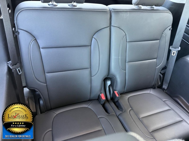 GMC Acadia Vehicle Full-screen Gallery Image 18