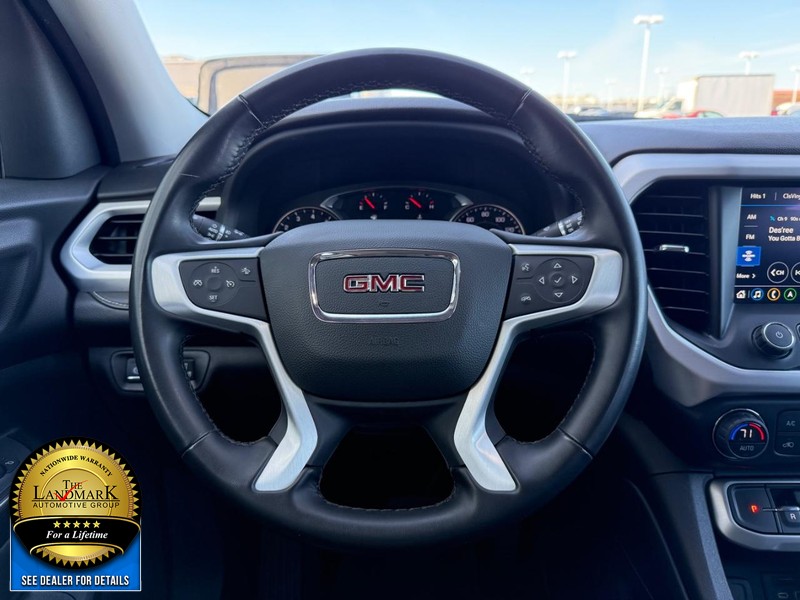 GMC Acadia Vehicle Full-screen Gallery Image 20