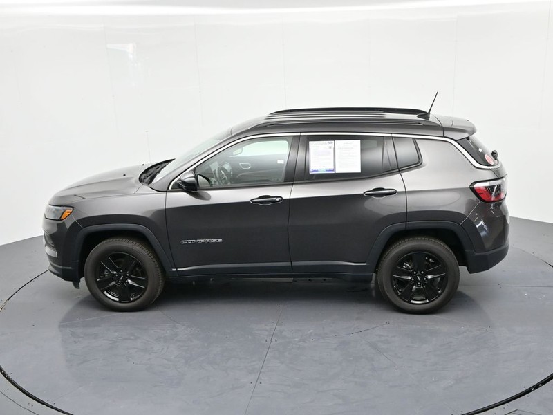 Jeep Compass Vehicle Full-screen Gallery Image 22