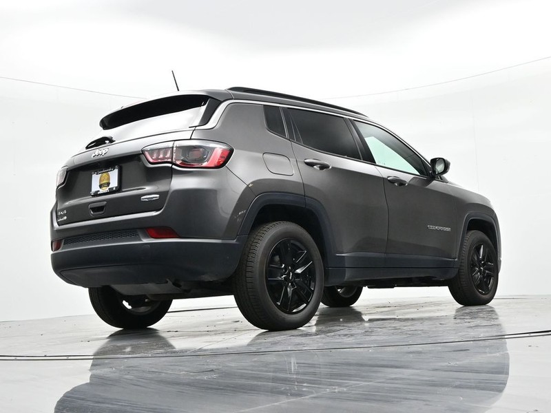 Jeep Compass Vehicle Full-screen Gallery Image 25