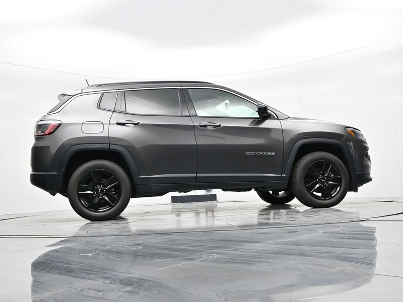 Jeep Compass Vehicle Full-screen Gallery Image 26