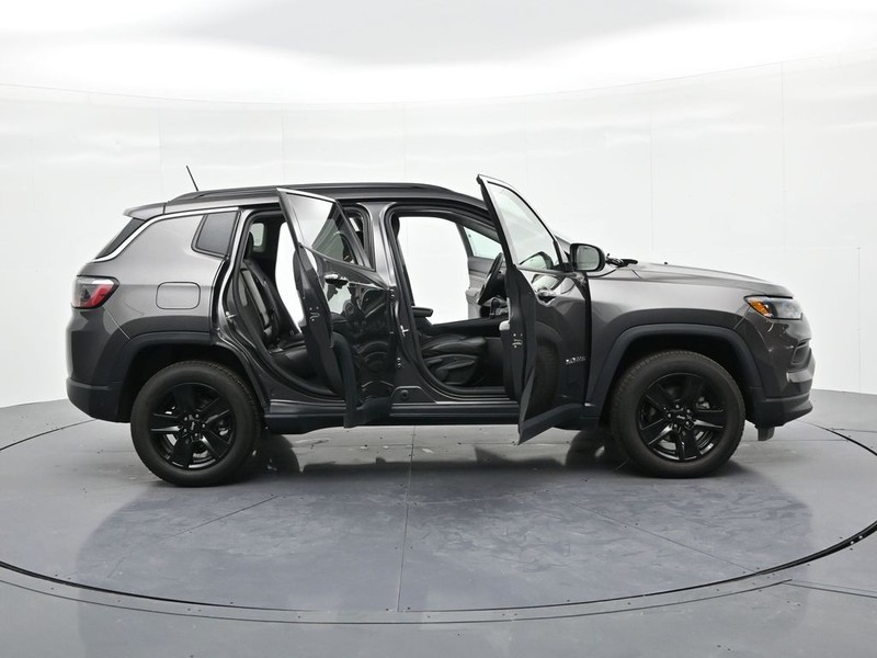 Jeep Compass Vehicle Full-screen Gallery Image 27