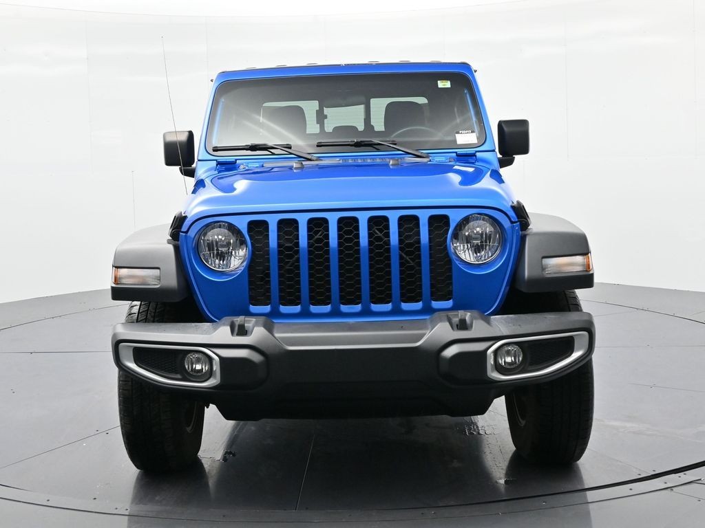 Jeep Gladiator Vehicle Full-screen Gallery Image 3