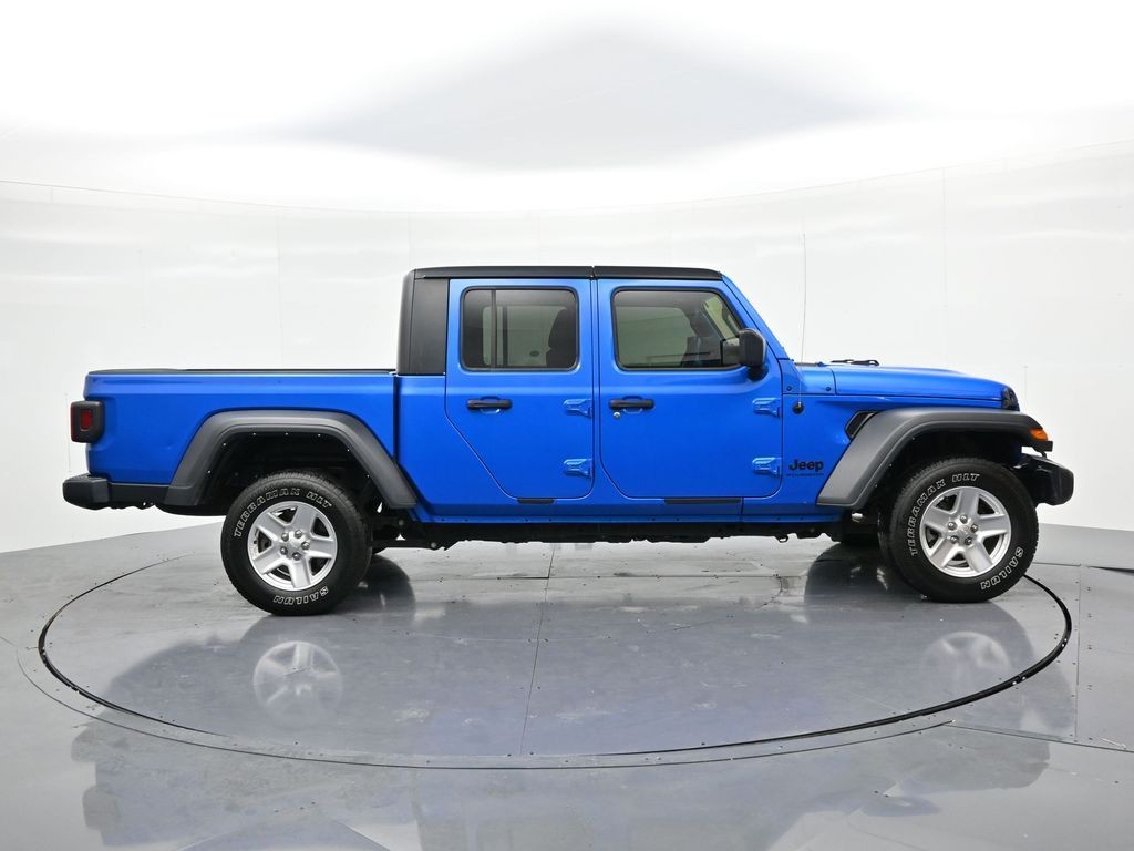 Jeep Gladiator Vehicle Full-screen Gallery Image 5
