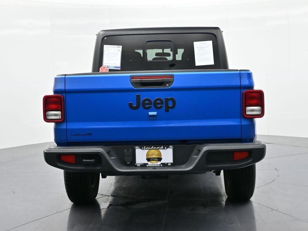 Jeep Gladiator Vehicle Full-screen Gallery Image 7