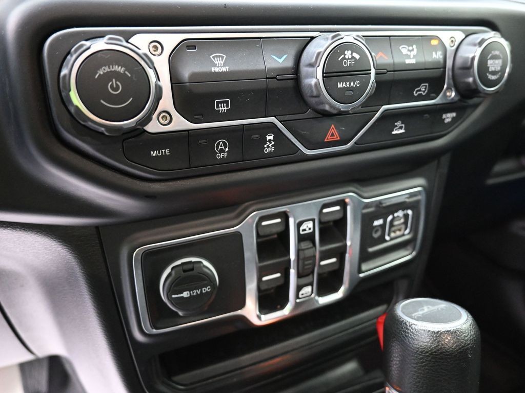 Jeep Gladiator Vehicle Full-screen Gallery Image 13