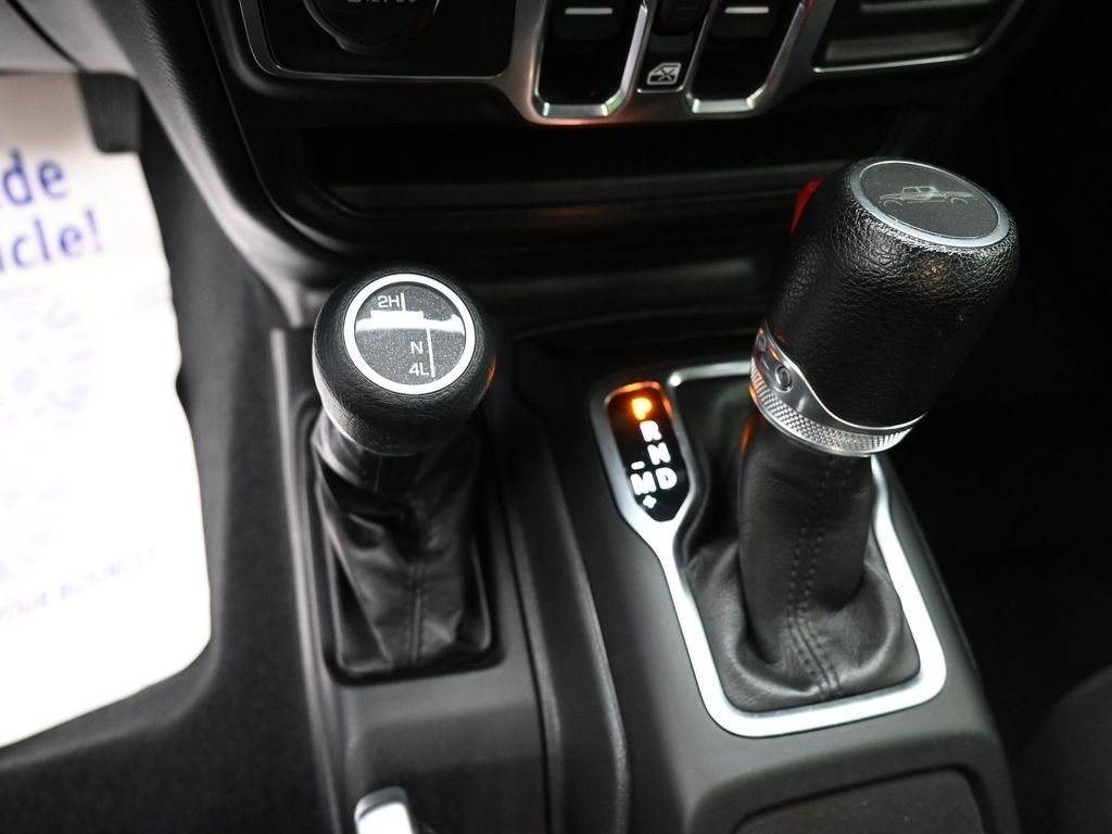 Jeep Gladiator Vehicle Full-screen Gallery Image 14