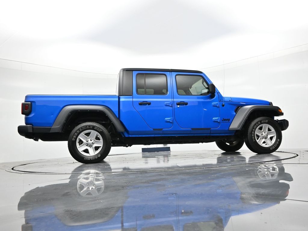 Jeep Gladiator Vehicle Full-screen Gallery Image 22