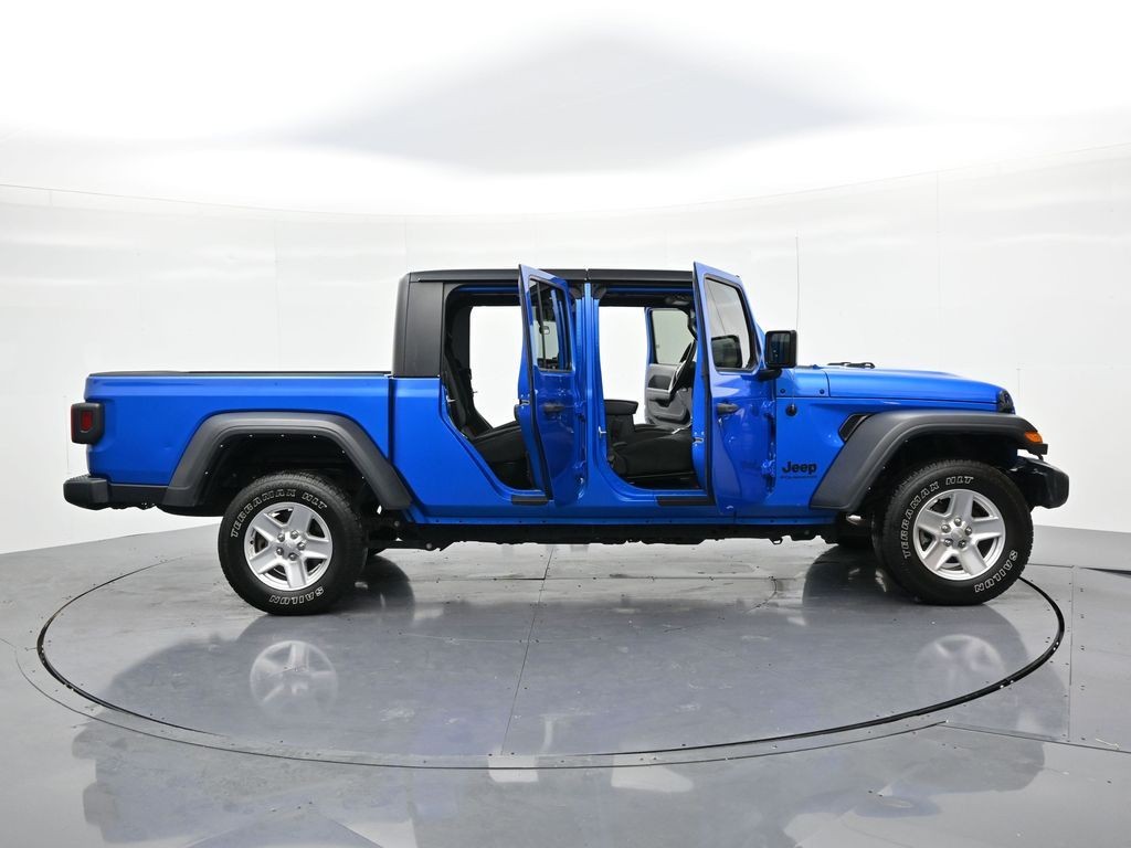 Jeep Gladiator Vehicle Full-screen Gallery Image 23