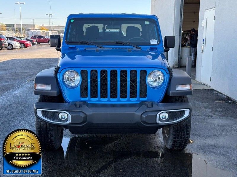 Jeep Gladiator Vehicle Full-screen Gallery Image 4